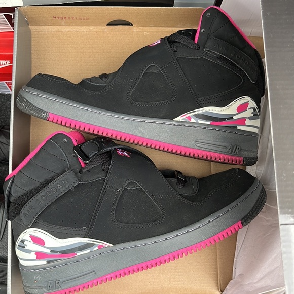 Sneakers - Picture 2 of 5